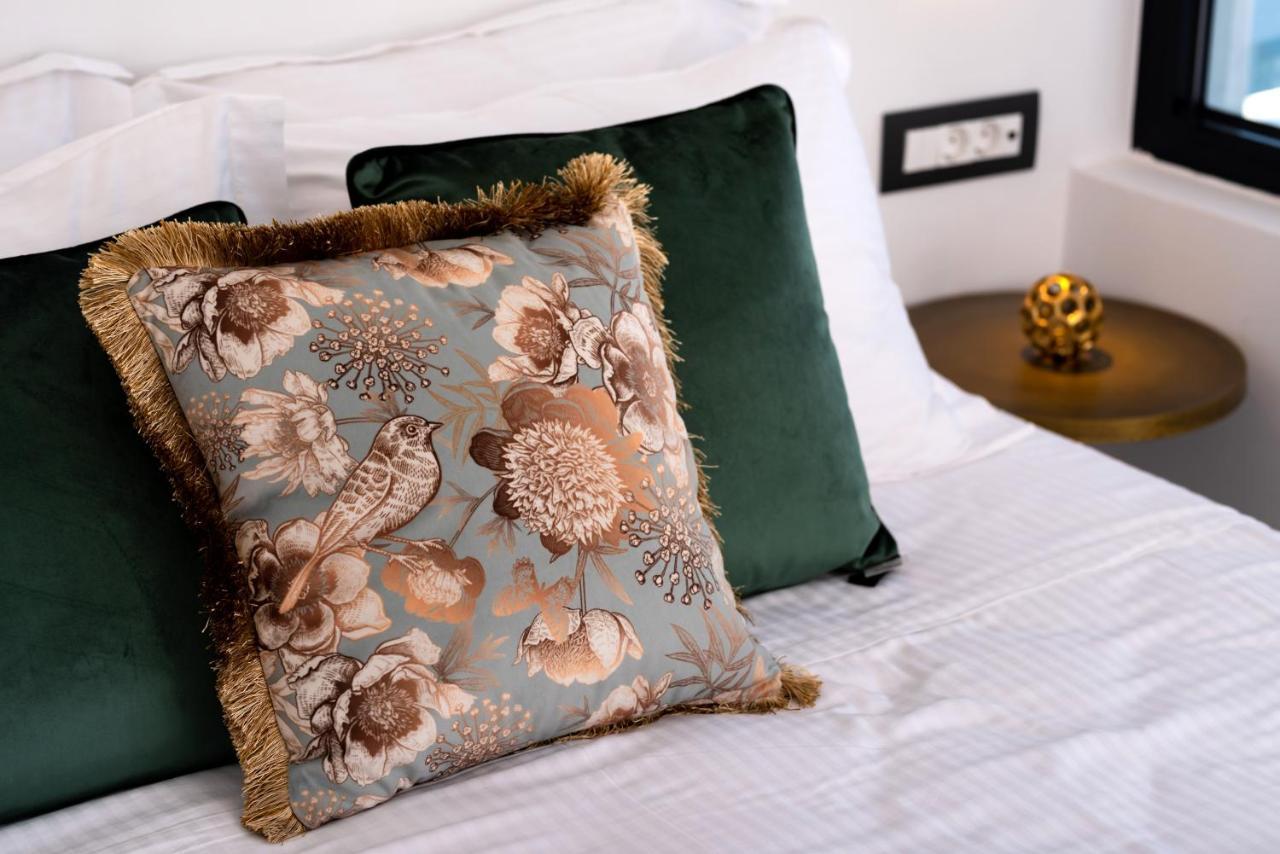 Daydream Luxury Suites Fira  Exteriör bild