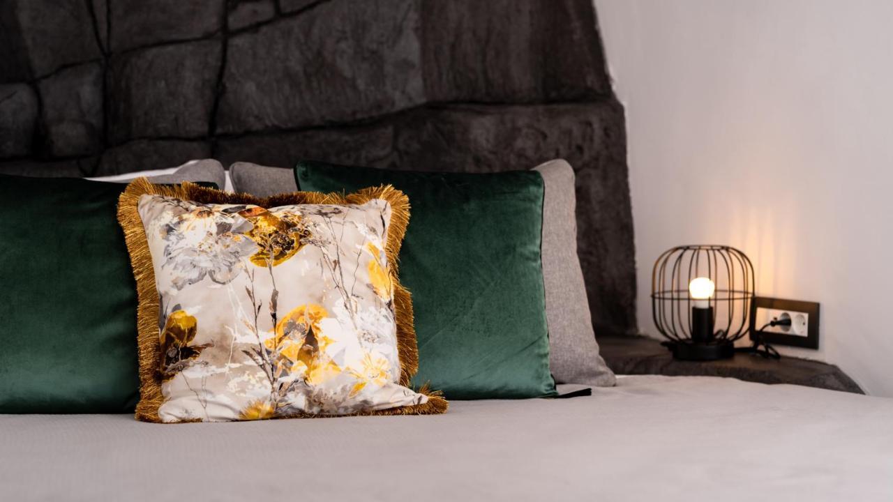 Daydream Luxury Suites Fira  Exteriör bild